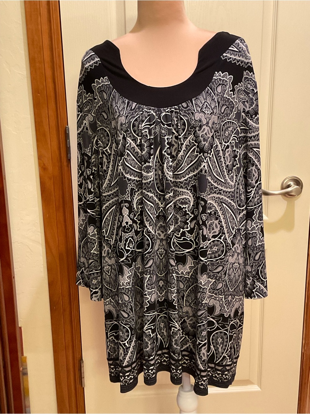 Apt. 9 Black & White Paisley Tunic Top with Scoop Neck 2X